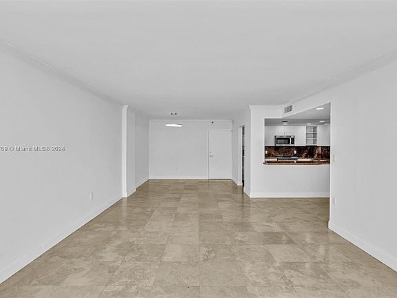 4th image of 2801 NE 183rd St APT 1412W