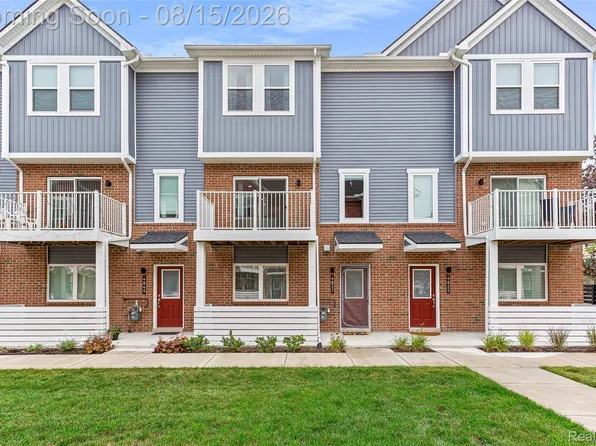 4837 Lismore Ln, Troy, MI 48085