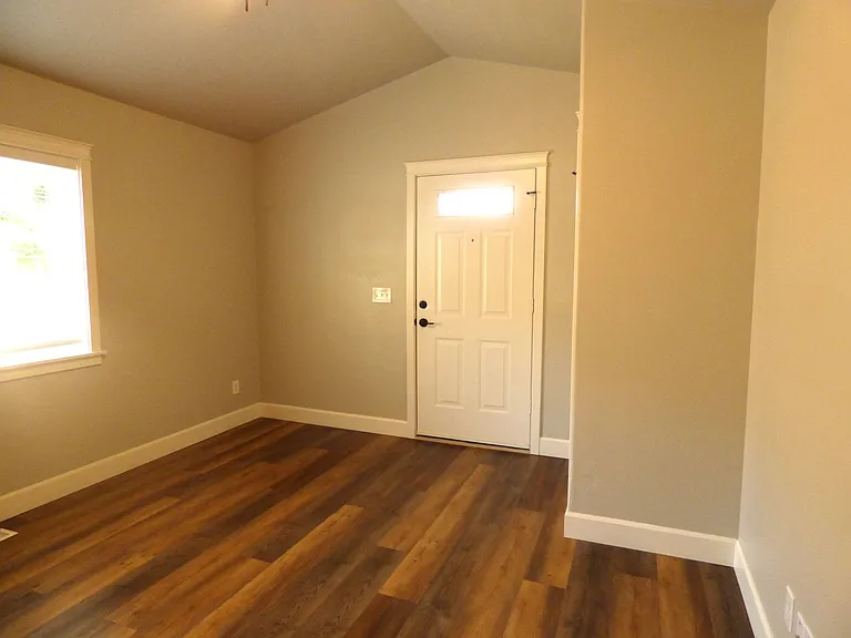 3576-3578 Fisher Ct NE — Photo 6