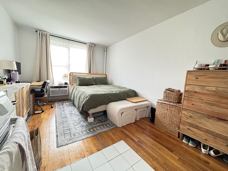 1st image of 319 W 22nd St APT 5D