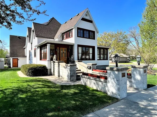 425 7th St S, Sauk Centre, MN 56378