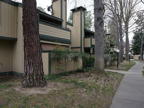 2nd image of 350 Del Verde Cir Unit 8