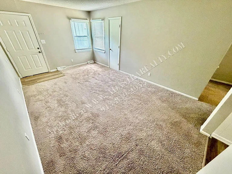 2330 N 75th Ter — Photo 7