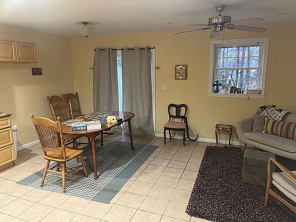 5th image of 239 W Woodhaven Dr