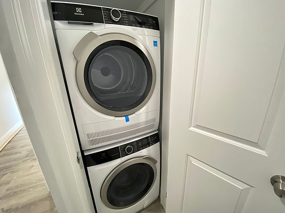 2nd image of 569 W 182nd St APT 32