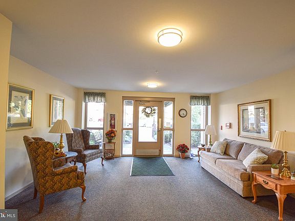 3rd image of 3905 Darleigh Rd APT 1E