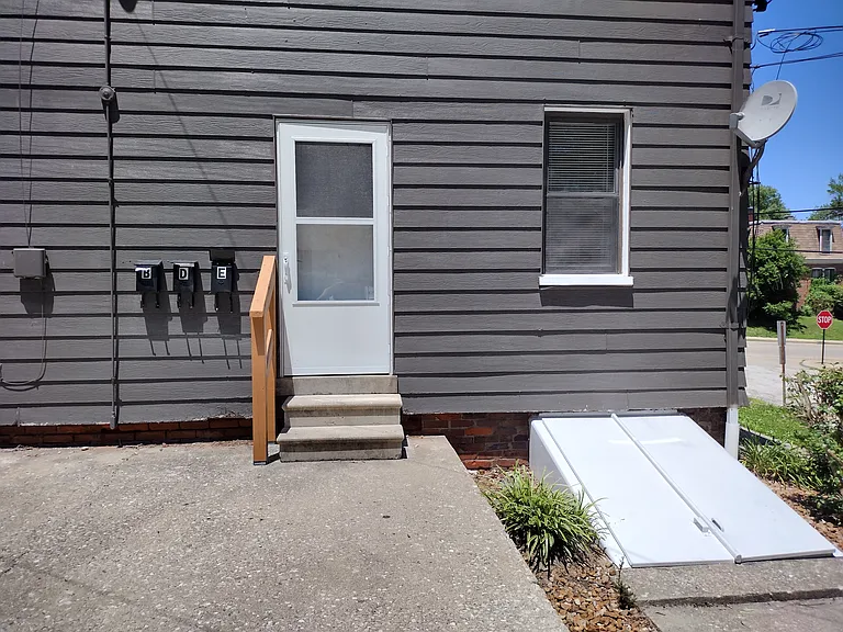1020 E Main St #B — Photo 2
