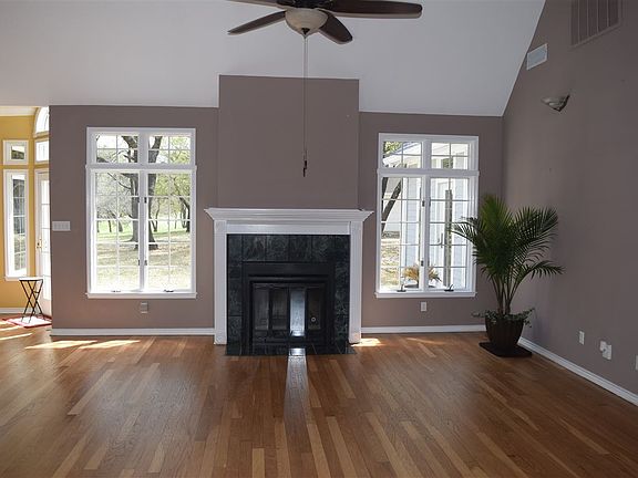 3rd image of 1081 White Bluff Dr