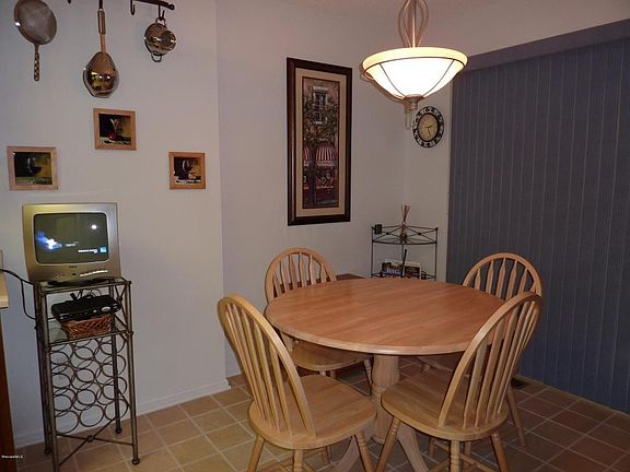 5th image of 205 White Oak Dr