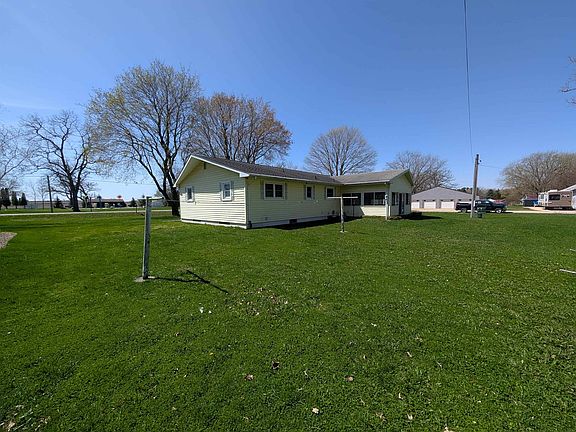 4th image of 413 Maple St