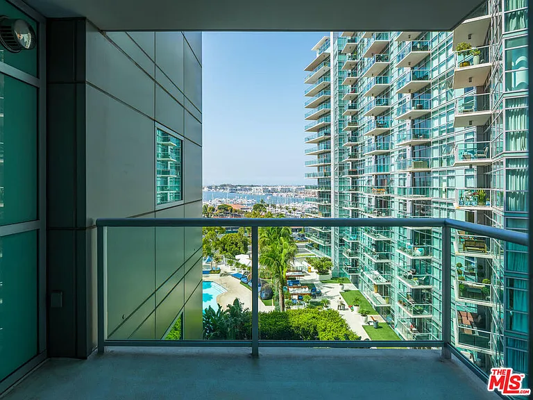 13650 Marina Pointe Dr #905 — Photo 12