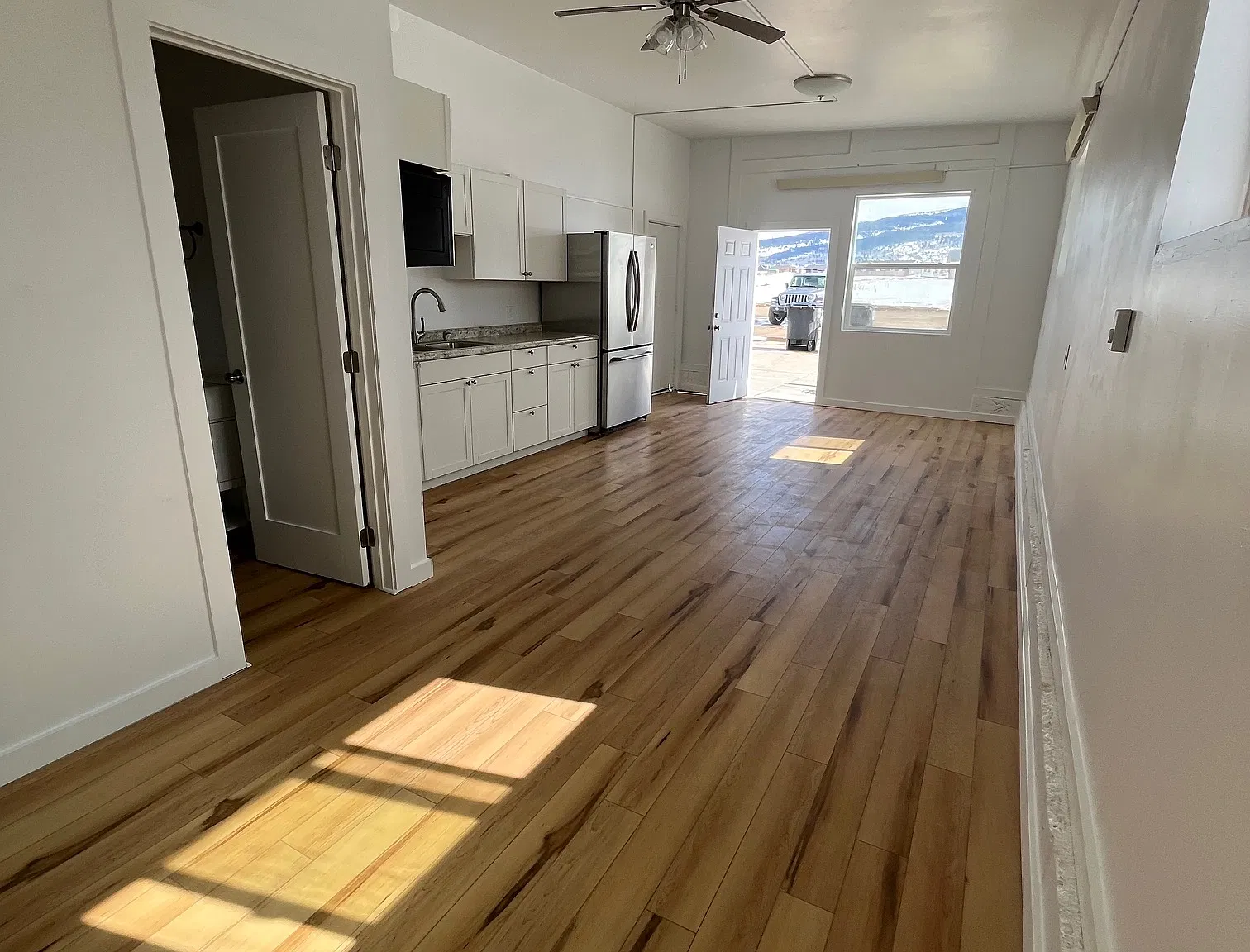 3 bed, 1300 sqft, $2,900 — Photo 3