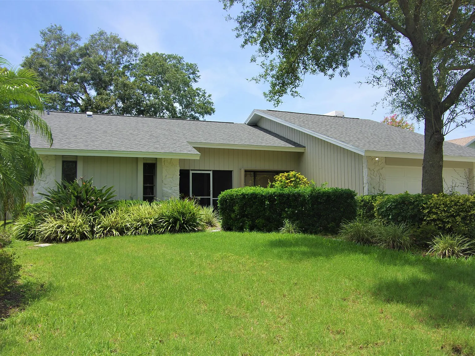 3 bed, 2100 sqft, $3,500 — Photo 3