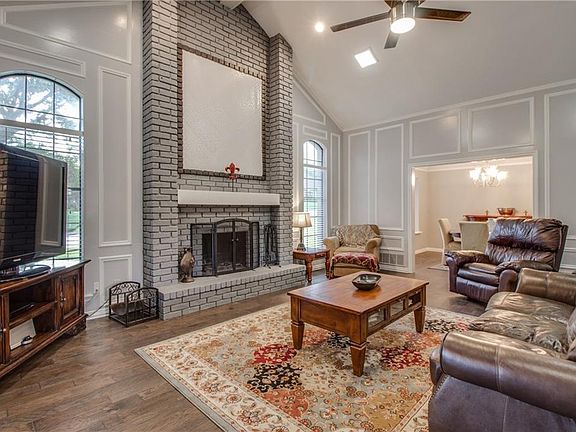 5th image of 3018 Club Hill Dr