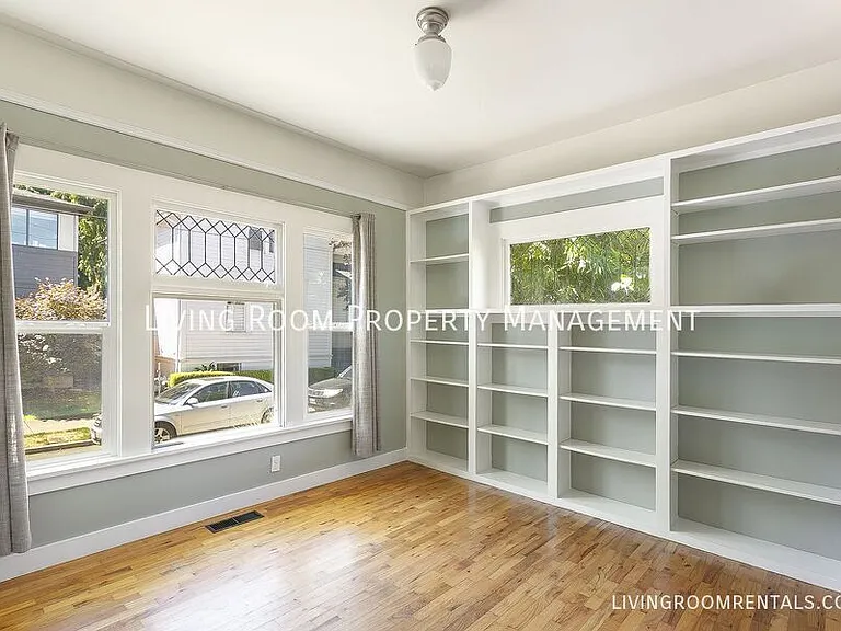 1525 SE Pershing St — Photo 7