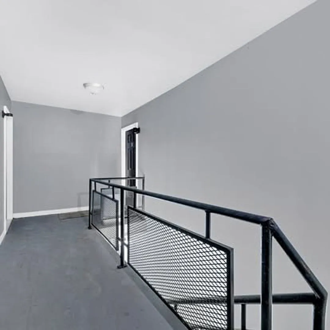 642 Dresden Drive — Photo 3