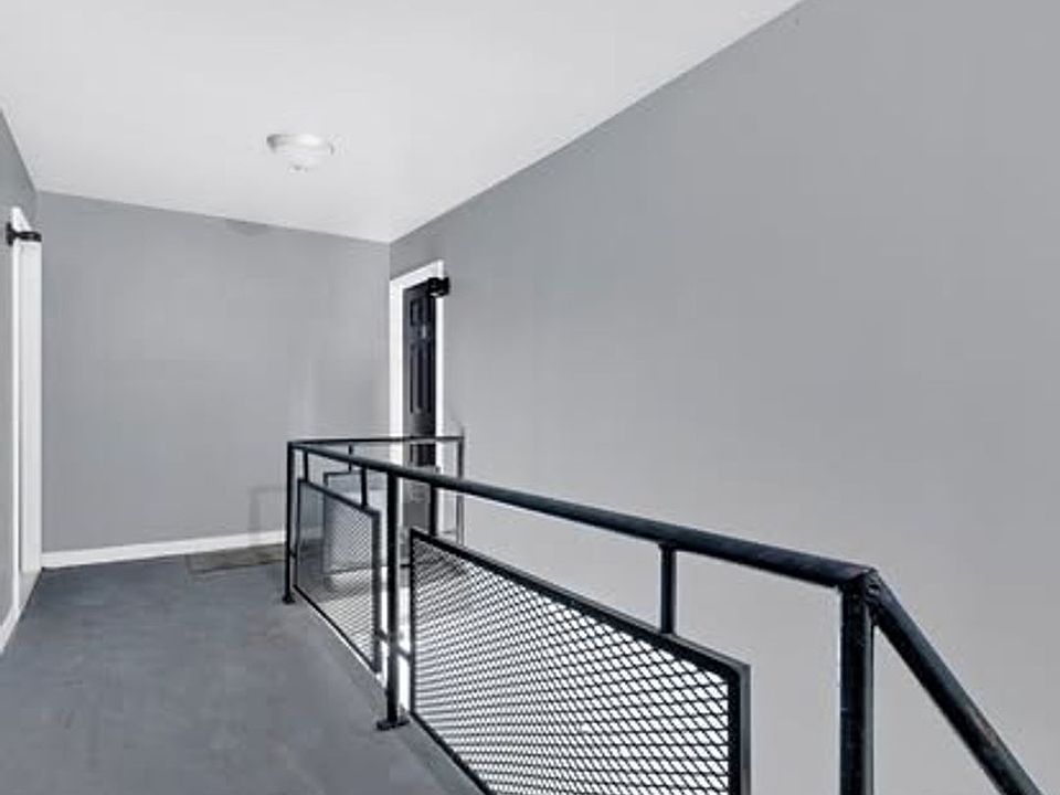 Building Photo 3