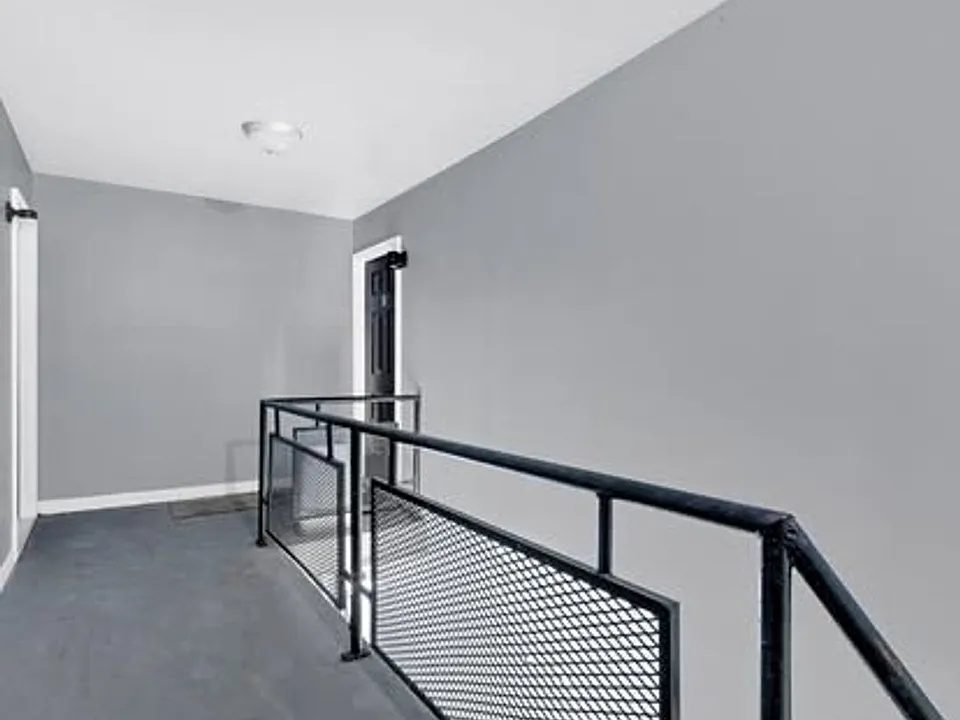 Building Photo 3