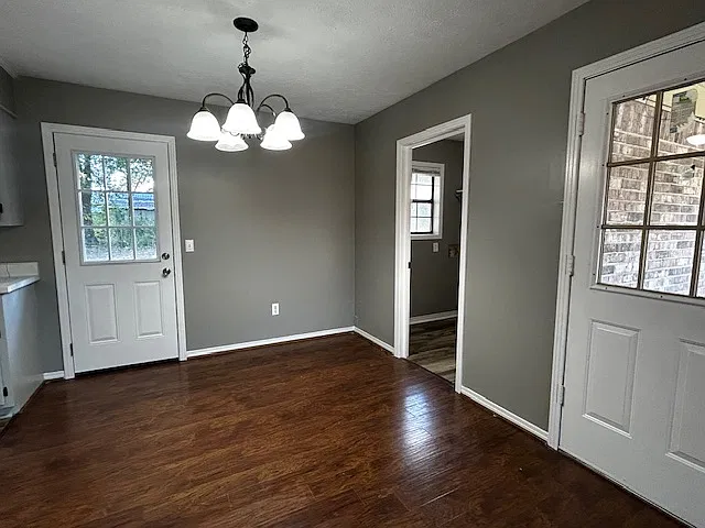 3 bed, 1.5 bath, 1362 sqft, $1,200 — Photo 4
