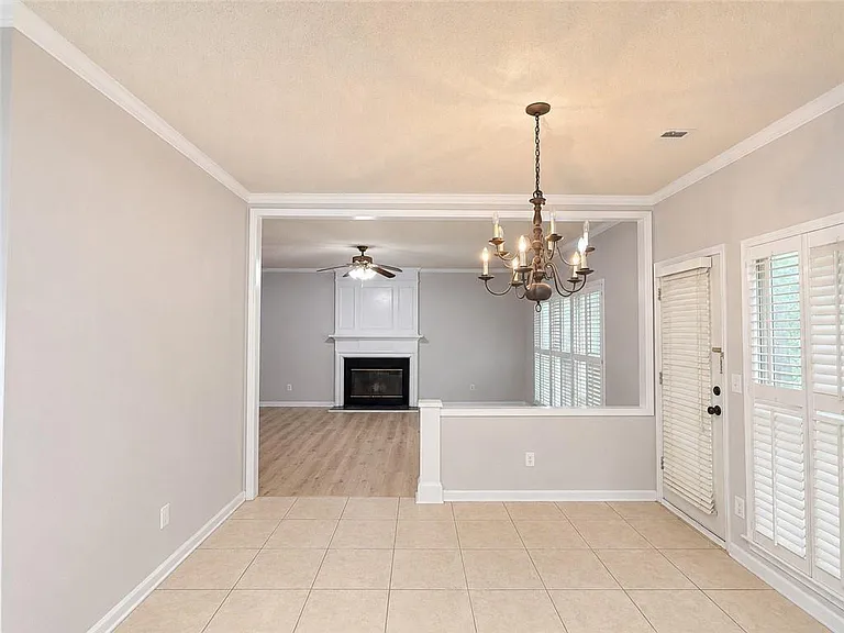 6310 Barwick Ln — Photo 11