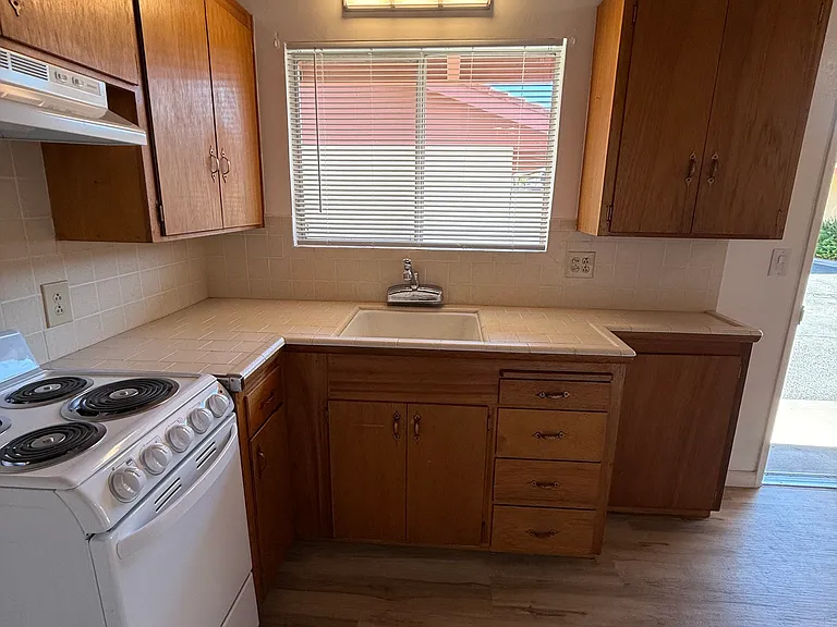 1400 W Lockeford St #5 — Photo 5
