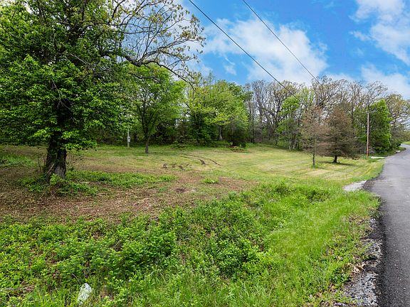 3rd image of 217 Woodland