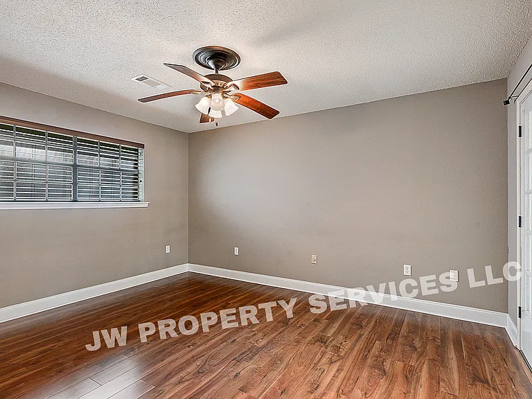 1915 S Jahncke Ave — Photo 8