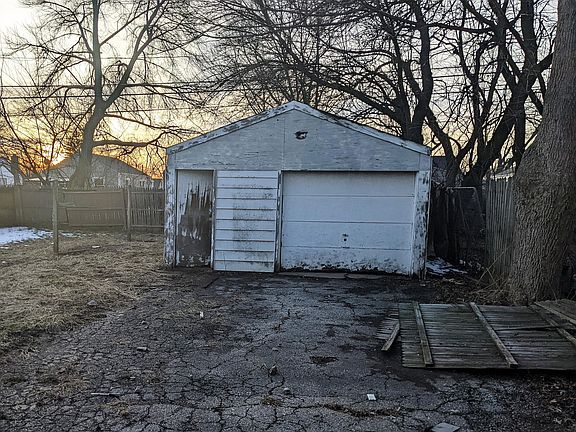 4th image of 2765 Grasmere Ave
