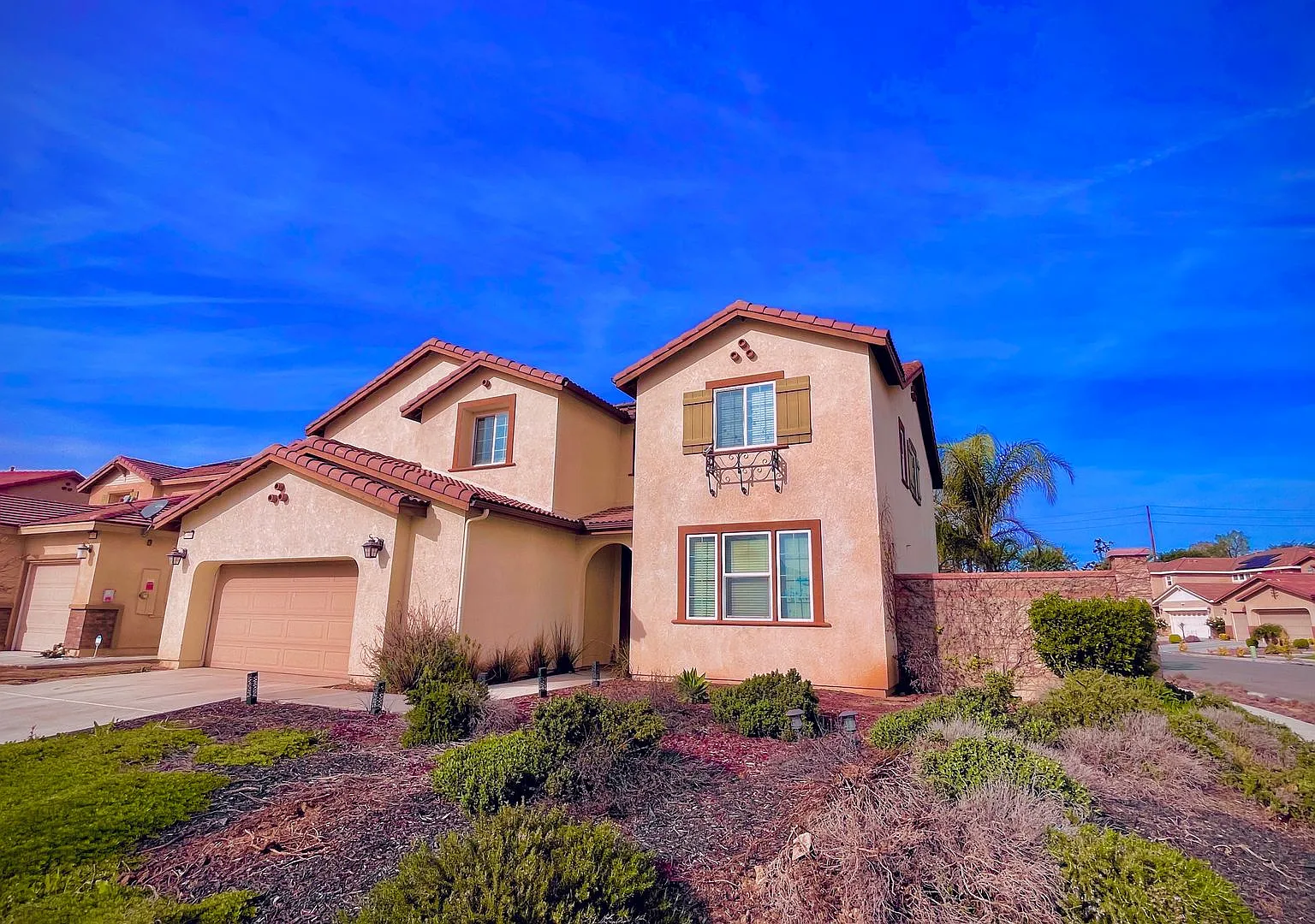 Beautiful 5bd/3ba-2 Story Home Available For Rent In Jurupa Valley! — Photo 2
