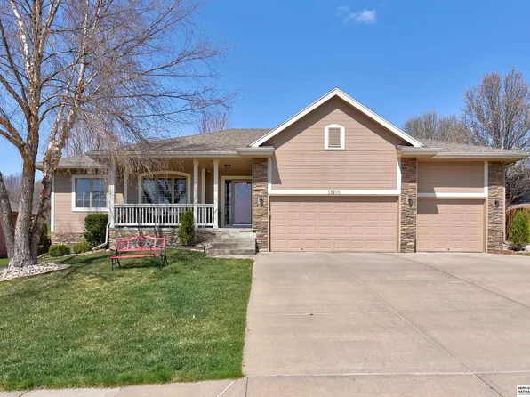 15210 Jaynes St, Omaha, NE 68116