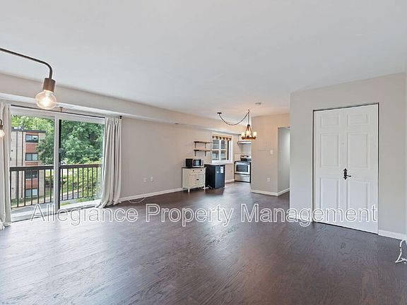 4th image of 3312 S 28th St APT 303