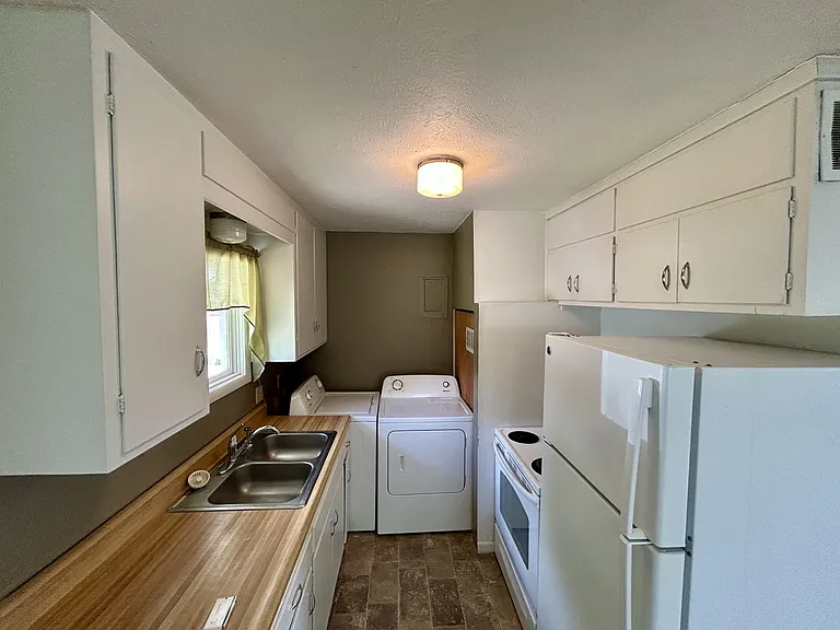 818 Elm St — Photo 12