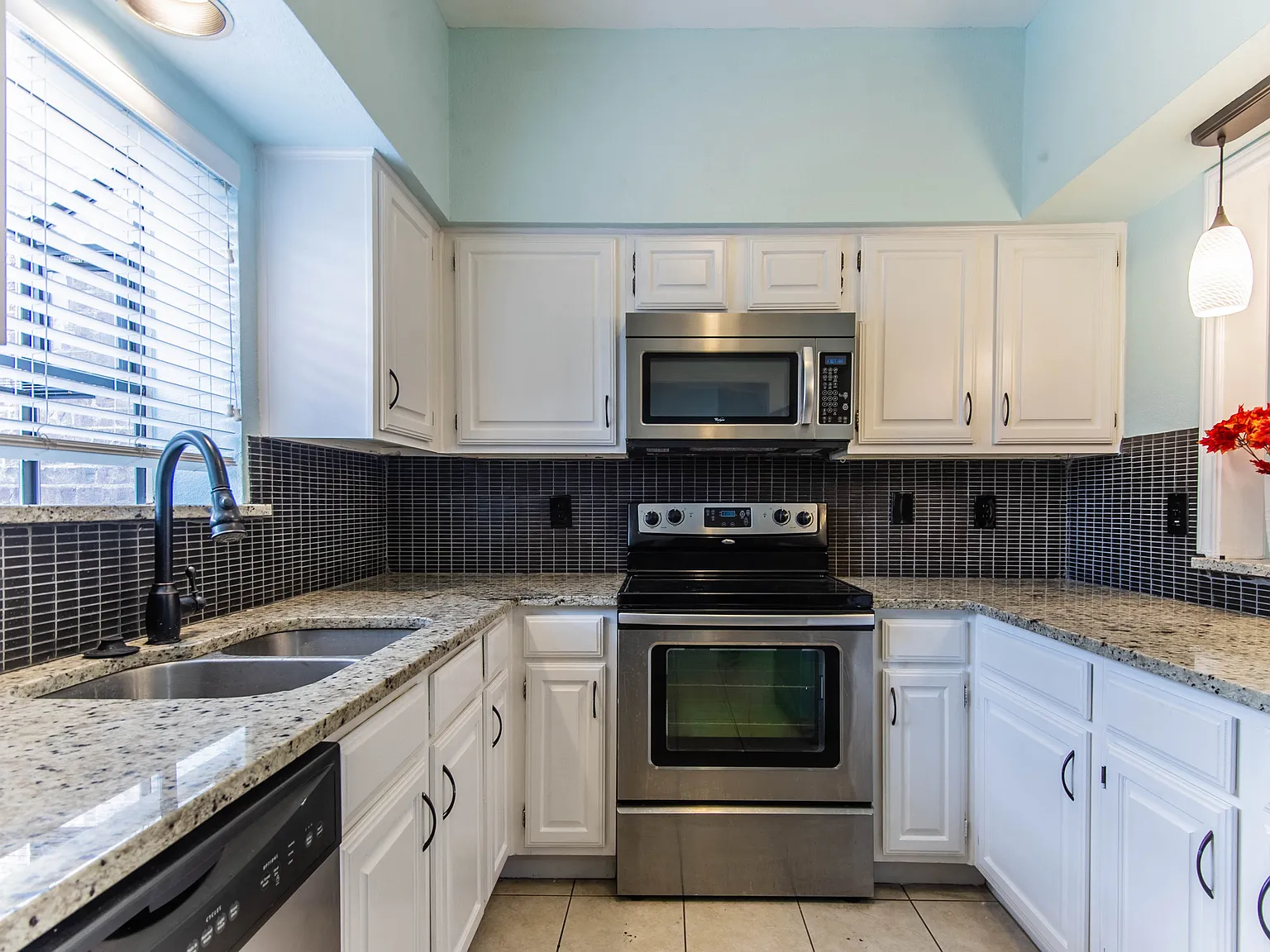 5859 Frankford Rd — Photo 2
