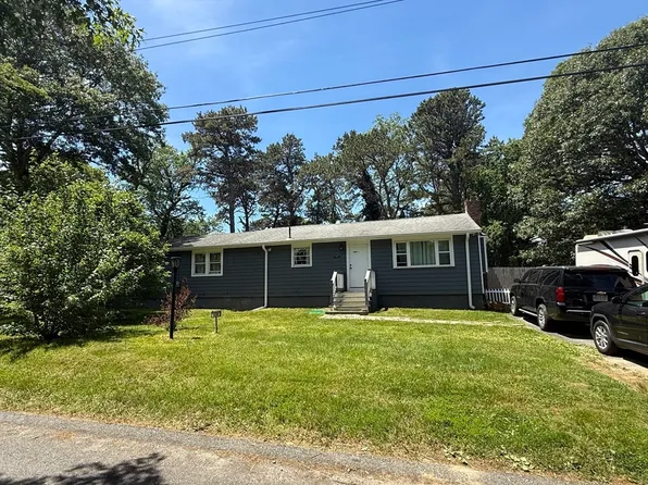 109 Blueberry Ln, Barnstable, MA 02630