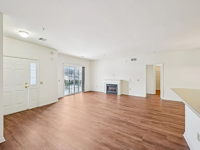 Spring Creek Apartments — Photo 119
