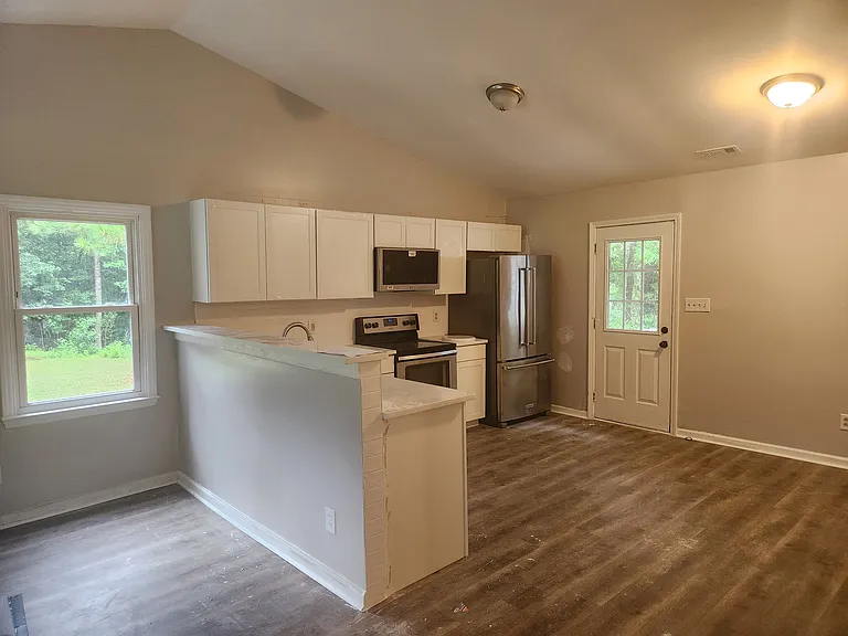 403 Stanton Dr — Photo 7