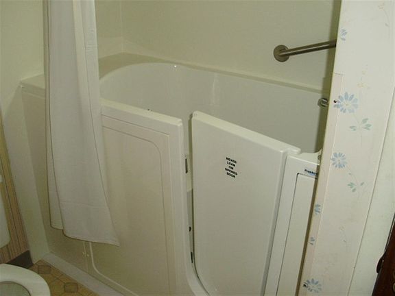 5th image of 307 N Moore St