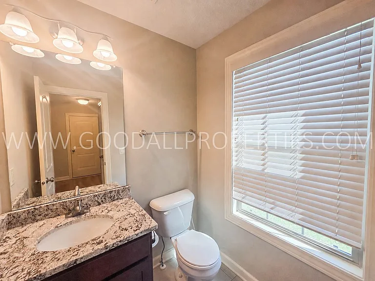 885 Northview Dr — Photo 7