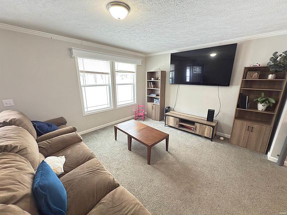 3rd image of 957 S Ridgecrest Ln