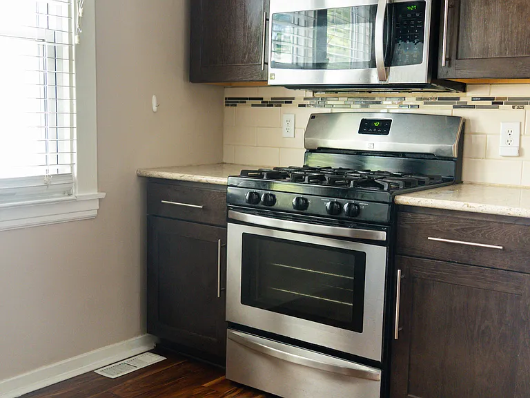 321 Ann St NE — Photo 8