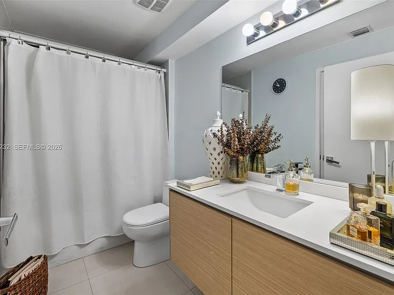 600 NE 27th St #2202 — Photo 21