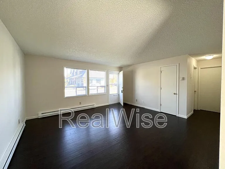 213 NE 7th St — Photo 7