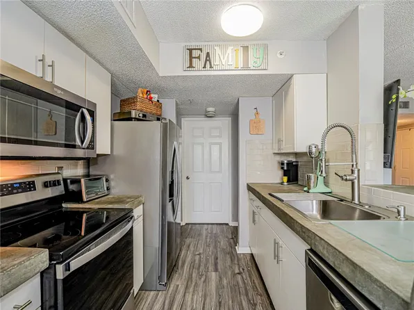 1570 S 42nd Cir APT 203, Vero Beach, FL 32967
