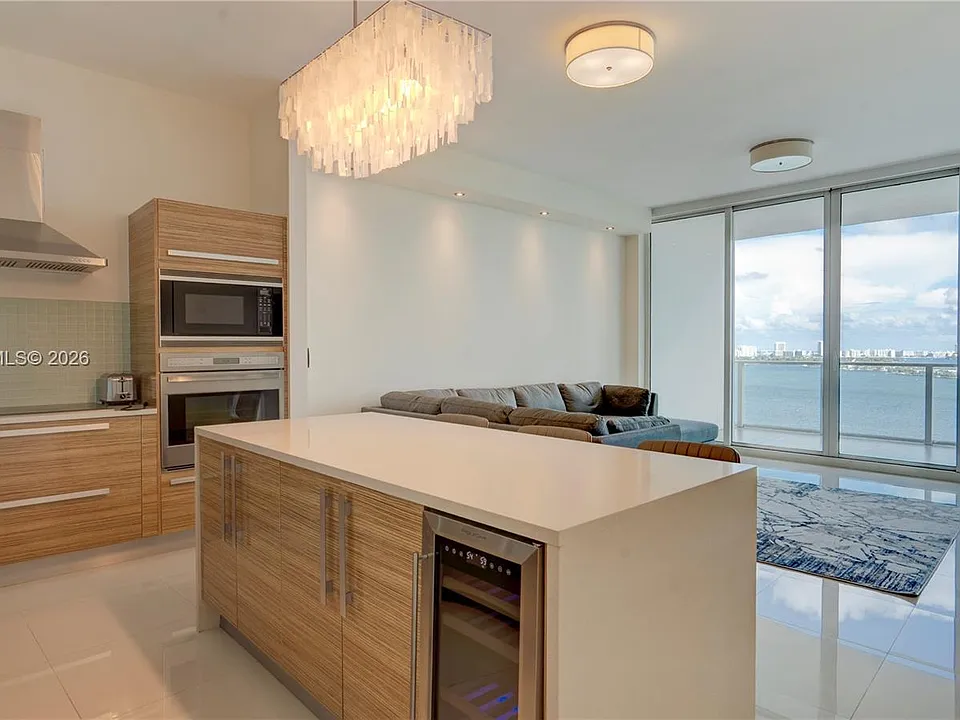 2020 N Bayshore Dr #1905