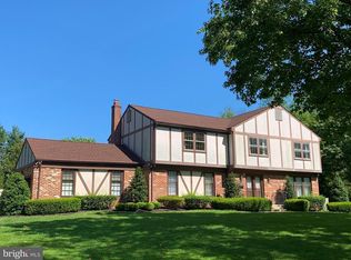 253 N Riding Dr, Moorestown, NJ 08057