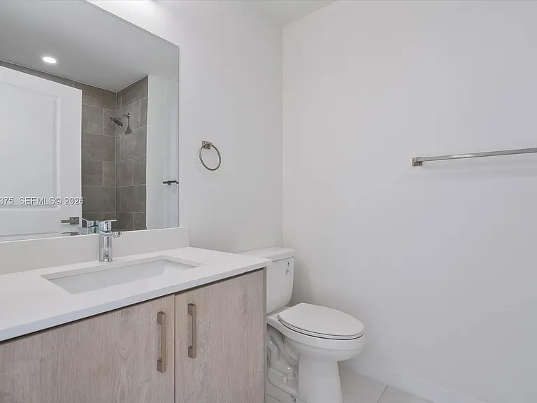 420 SW 7th Ave #201 — Photo 8