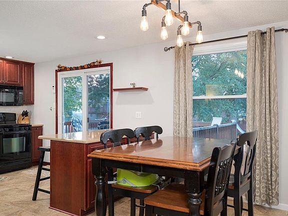 5th image of 39 Tanglewood Dr