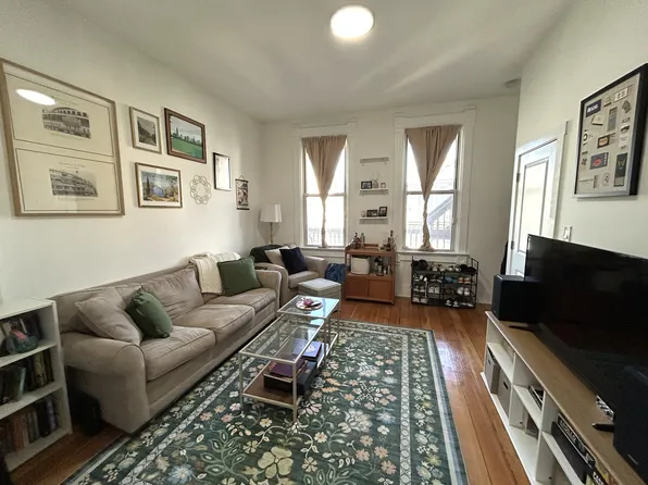 1140 N Winchester Ave #2R, Chicago, IL 60622