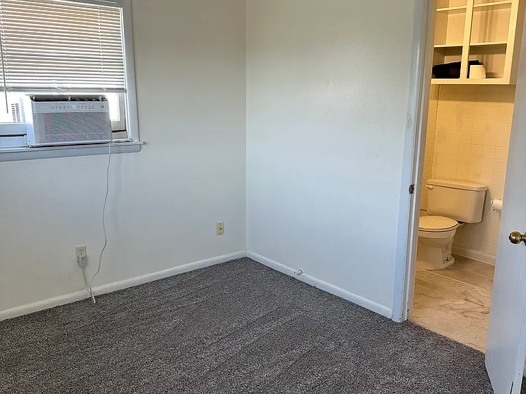 2807 Brook Ave — Photo 7