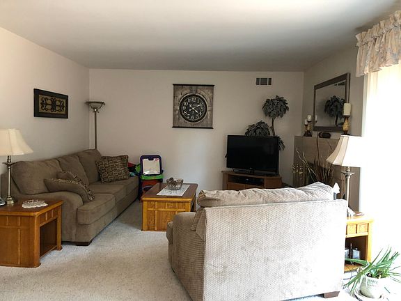 2nd image of 1954 Meadowcreek Dr